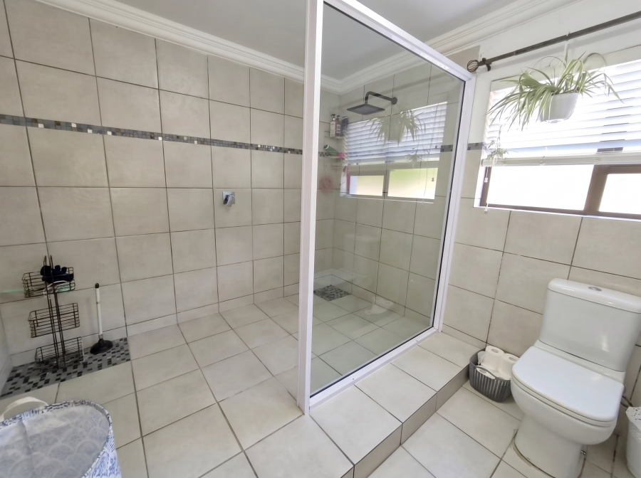 6 Bedroom Property for Sale in Struisbaai Western Cape